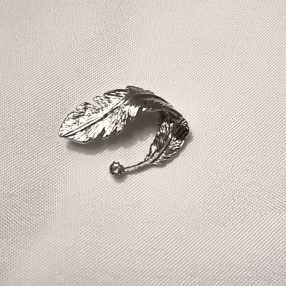 Vintage Giovanni Sterling Silver Leaf Brooch 15$